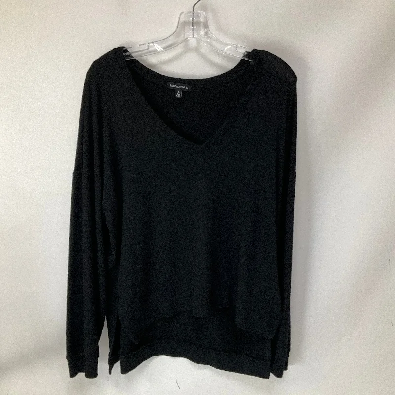 Athletic Top Long Sleeve Crewneck By Beyond Yoga In Black, Size: M