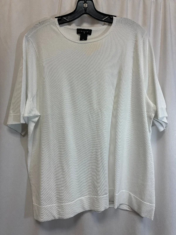 Top Short Sleeve By Investments In White, Size: 2x